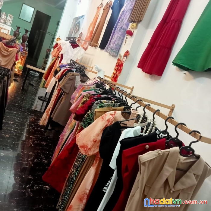 Chính chủ vì gia đình cư xa nên cần sang nhượng shop thời trang cao cấp 103 hà huy tập chính gián