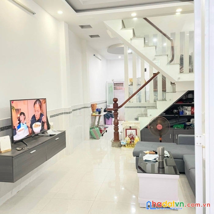 Nhà 2 tầng nở hậu đường tám danh p4 q8. giá 4,4 tỷ tl