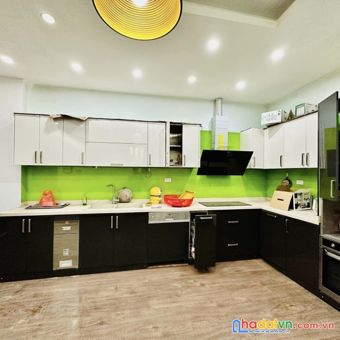 Bán nhà ngõ 97 văn cao. ô tô đỗ sát cửa. 45m2 4 ngủ rộng. nhiều cửa sổ. rẻ như cho 5.85 tỷ