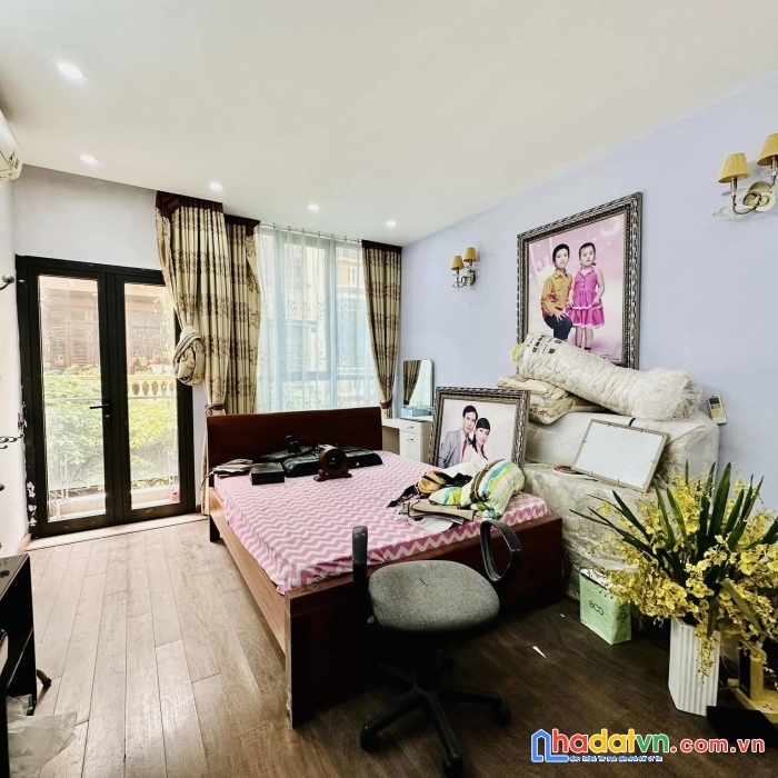 Bán nhà ngõ 97 văn cao. ô tô đỗ sát cửa. 45m2 4 ngủ rộng. nhiều cửa sổ. rẻ như cho 5.85 tỷ