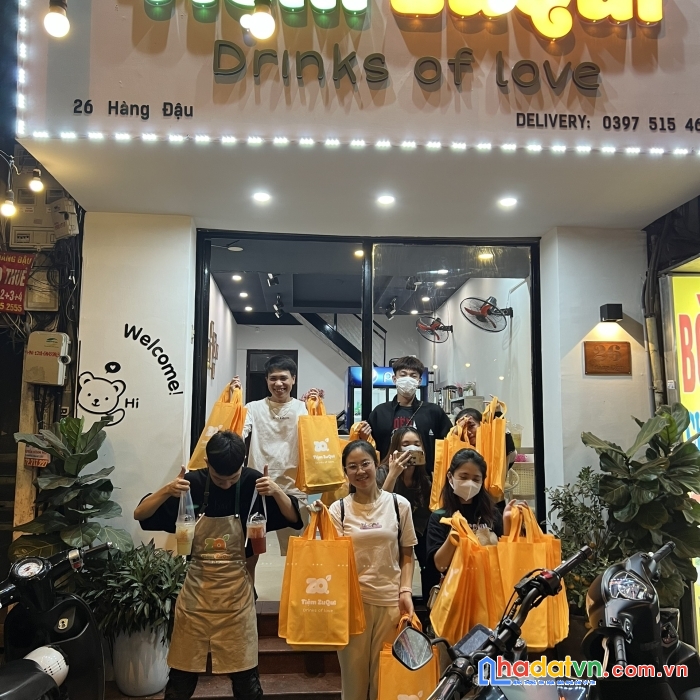 Do công việc vợ chồng em làm không có thời gian quản lí quán vì vậy em muốn nhượng lại cửa hàng