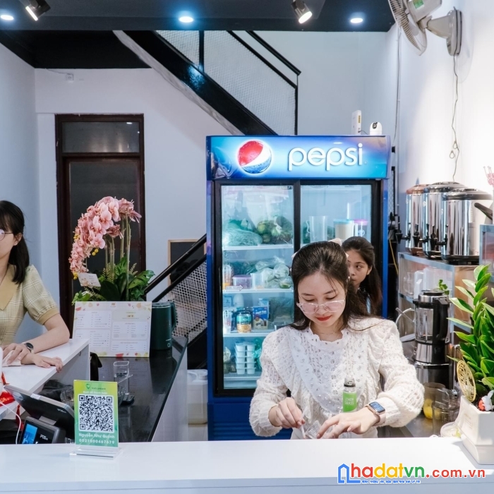 Do công việc vợ chồng em làm không có thời gian quản lí quán vì vậy em muốn nhượng lại cửa hàng