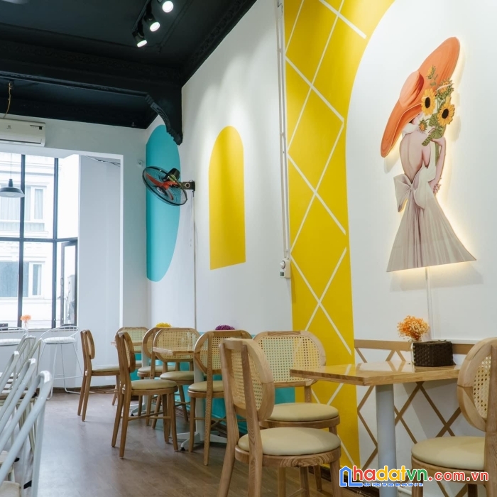 Do công việc vợ chồng em làm không có thời gian quản lí quán vì vậy em muốn nhượng lại cửa hàng
