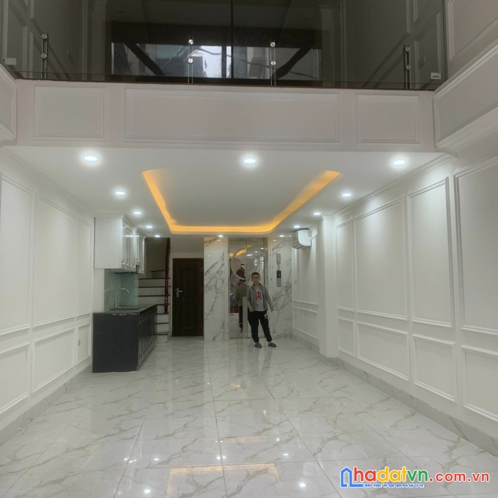 Bán nhà nhân hòa 45m x 7 tầng, mt: 3.7m, ô tô vào nhà, thang máy êm ru