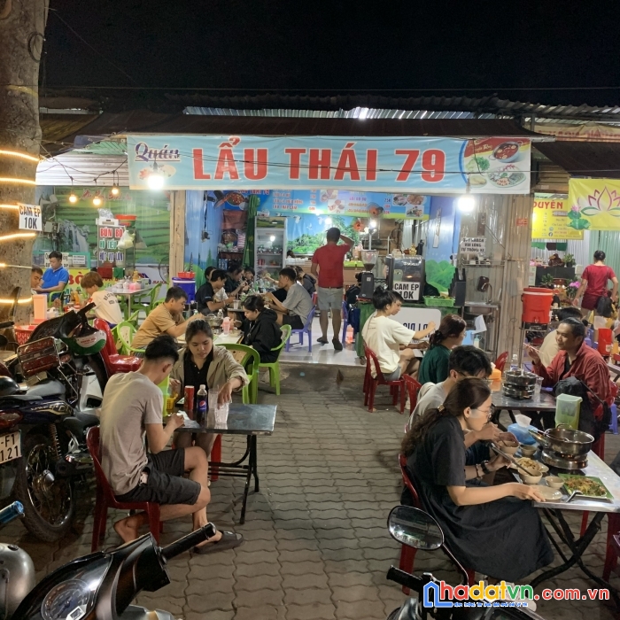 Hiện tại đứa em gái có kinh doanh bán lẩu cho sinh viên ,trong làng đại học quốc gia( kế bên