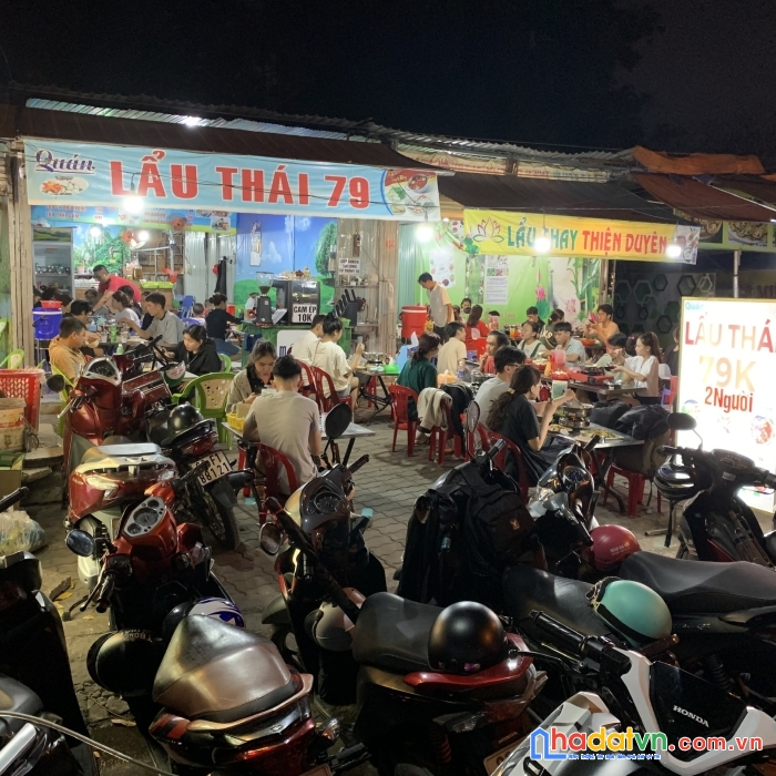 Hiện tại đứa em gái có kinh doanh bán lẩu cho sinh viên ,trong làng đại học quốc gia( kế bên