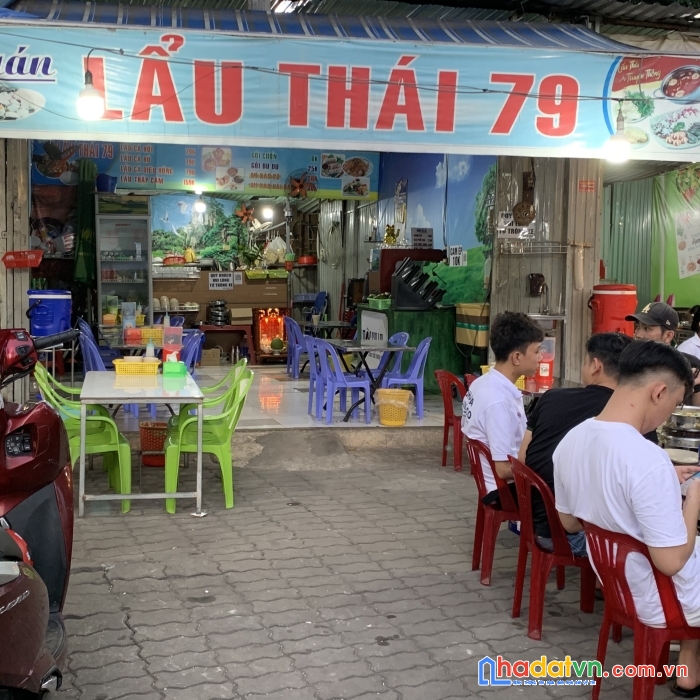 Hiện tại đứa em gái có kinh doanh bán lẩu cho sinh viên ,trong làng đại học quốc gia( kế bên