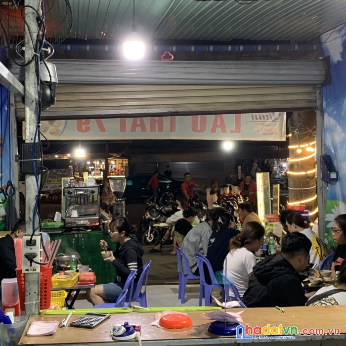 Hiện tại đứa em gái có kinh doanh bán lẩu cho sinh viên ,trong làng đại học quốc gia( kế bên