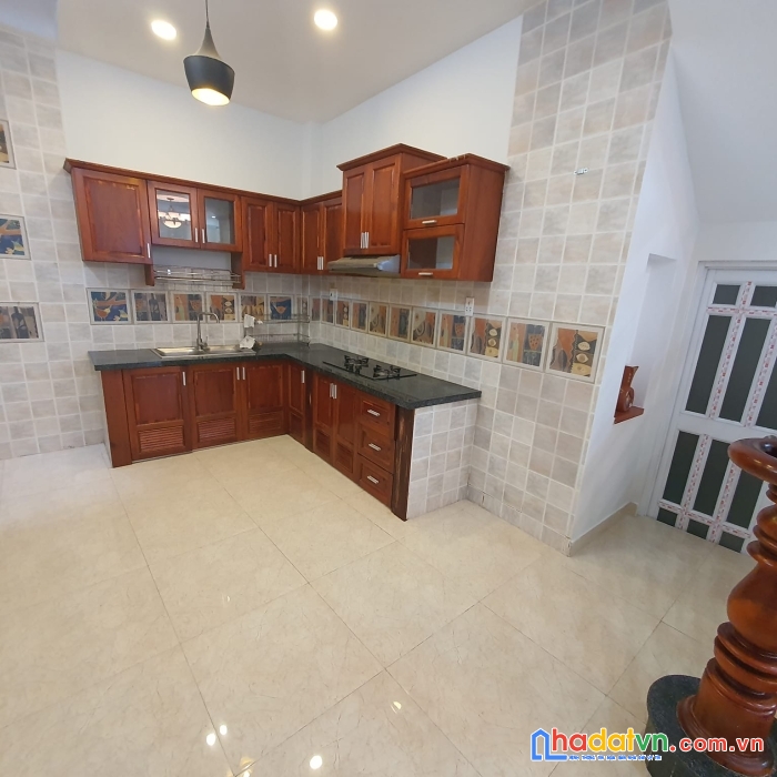 Nhỉnh 4 tỷ nhà 3 tầng đúc ngay nguyễn văn lượng, 4 x13m hẻm xe hơi đậu cách 10m