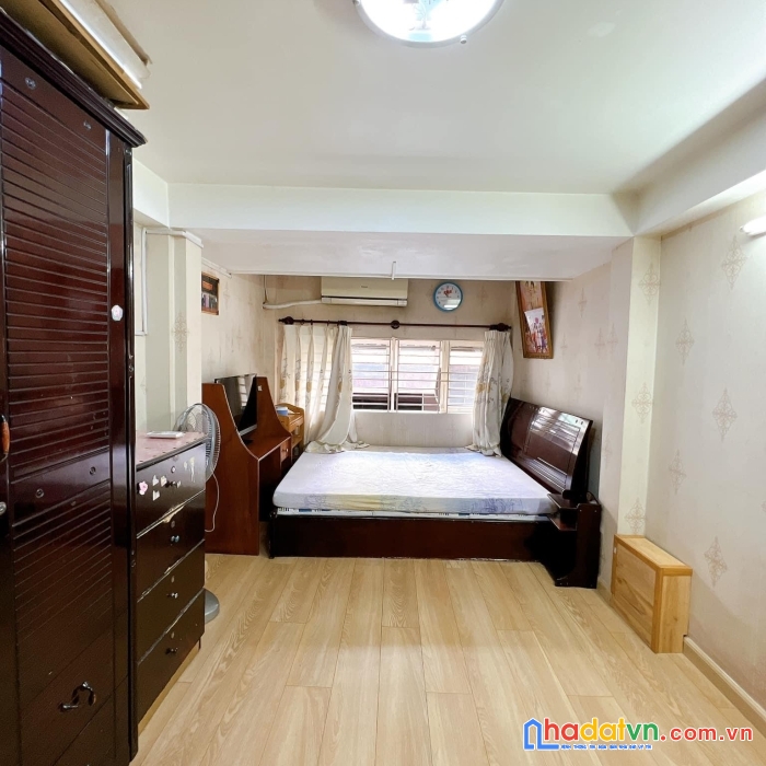 Bán nhà rẻ p.13 q4 cách mặt tiền 15m đúc 5 tấm hơn 2 tỷ - 3 phòng ngũ 4 wc