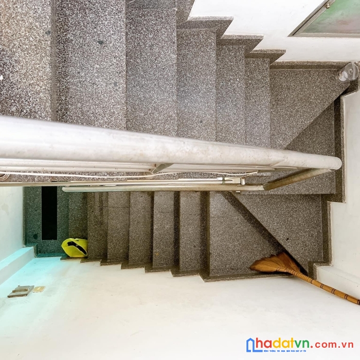 Bán nhà rẻ p.13 q4 cách mặt tiền 15m đúc 5 tấm hơn 2 tỷ - 3 phòng ngũ 4 wc
