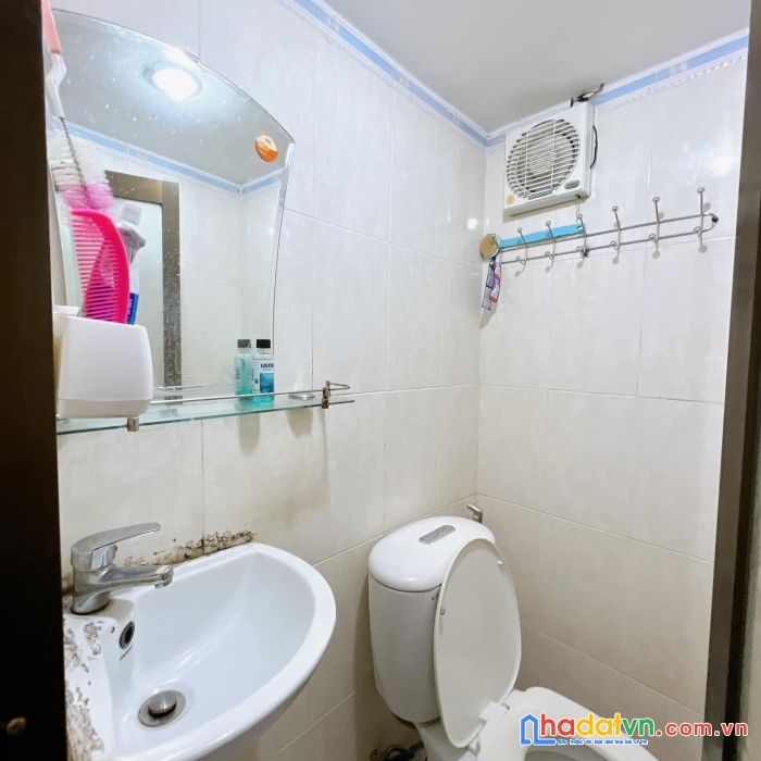 Bán nhà rẻ p.13 q4 cách mặt tiền 15m đúc 5 tấm hơn 2 tỷ - 3 phòng ngũ 4 wc