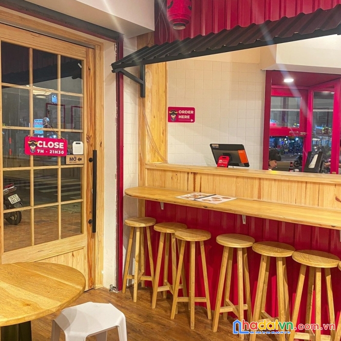 Chính chủ cần sang nhượng nhà hàng quận 5 góc trần hưng đạo- huỳnh mẫn đạt. góc 2 mặt tiền đẹp