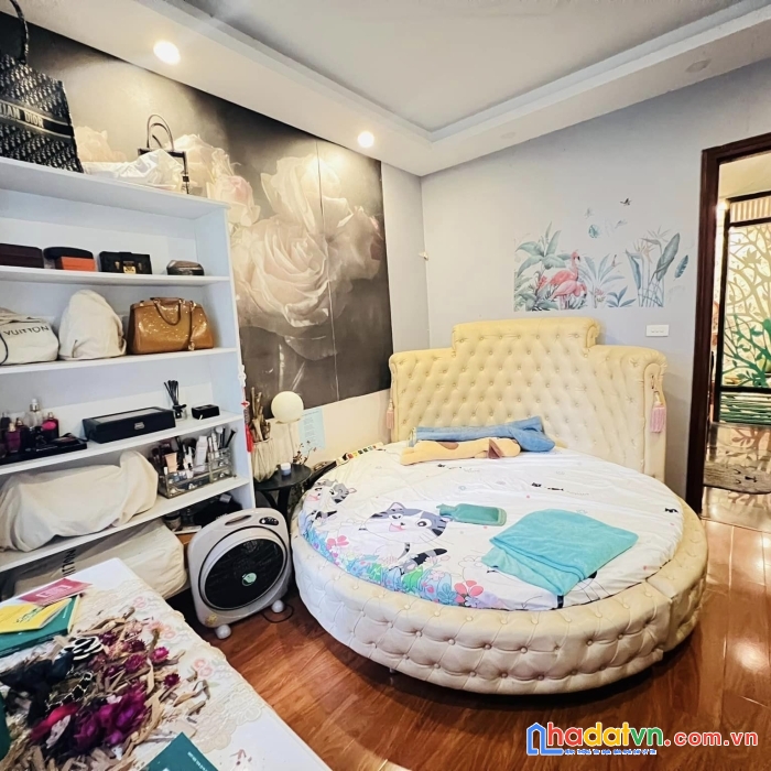 Nhà đẹp gần phố - tặng full nội thất - chỉ việc xách vali là về ở ngay . diện tích 34m2x 5 tầng x