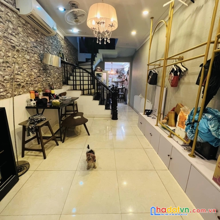 Nhà đẹp gần phố - tặng full nội thất - chỉ việc xách vali là về ở ngay . diện tích 34m2x 5 tầng x