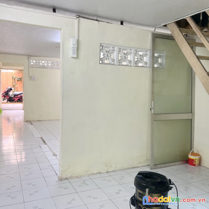 Nhà thuê hẻm 80 trần nguyên hãn p13q8 - giá : 7.5 triệu