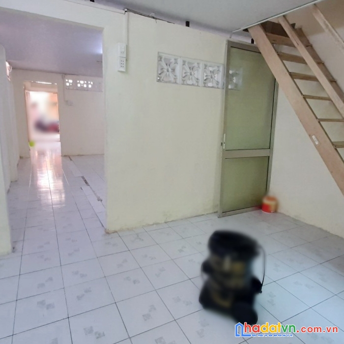Nhà thuê hẻm 80 trần nguyên hãn p13q8 - giá : 7.5 triệu