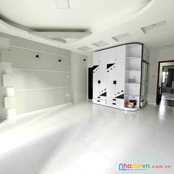 Nhà thuê 4 tầng mới đs 5 góc phạm hùng, p4q8 - giá : 22 triệu