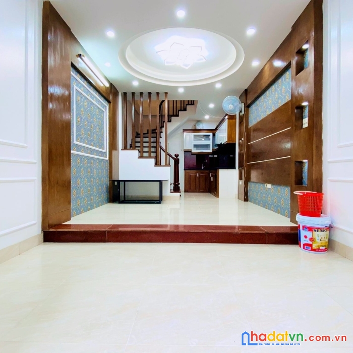 Chủ cần bán gấp nhà phố khương trung quận thanh xuân dt:35m2 5 tầng mt:3.5m 3 phòng ngủ rộng
