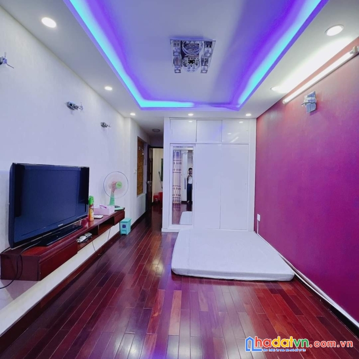 Ngon - bổ - 1bước ra mt trần hưng đạo - 4 lầu - mới - an ninh - hộ khẩu quận 1