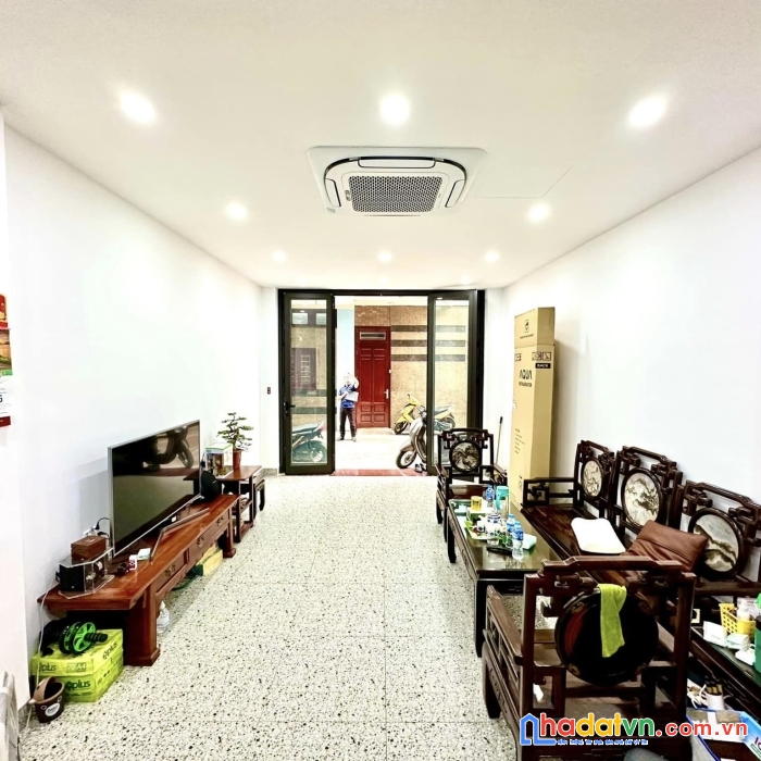 Bán nhà cù chính lan 41m x 8 tầng, mt: 3.9m, thang máy, ô tô vào nhà
