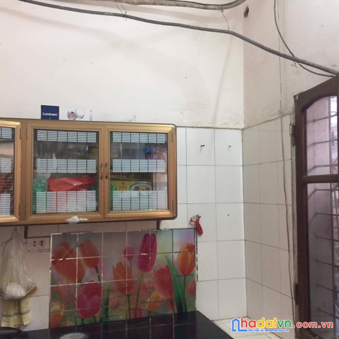 Cho thuê căn hộ tầng 2 có 3 phòng địa chỉ: a5, 105/8 phố láng hạ, điện nước giá dân
