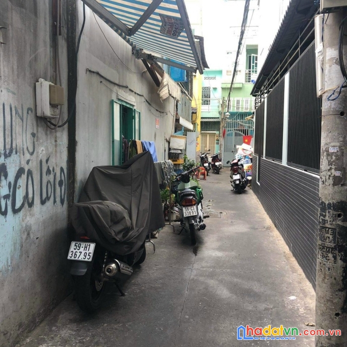 Bán nhà rẻ cấp 4 q4 đoàn văn bơ ngang 4x 12.75m hơn 3 tỷ