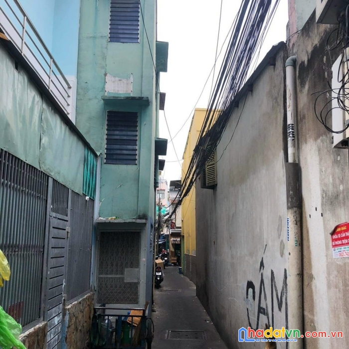 Bán nhà rẻ cấp 4 q4 đoàn văn bơ ngang 4x 12.75m hơn 3 tỷ