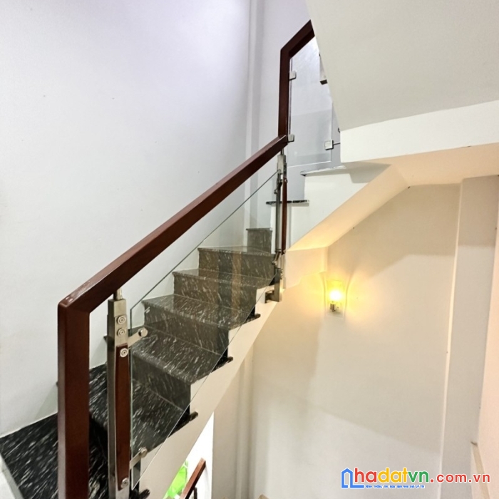 Bán nhà mặt tiền quận 3 39m2 nở hậu 7m 5 tầng 7 phòng ngủ trần văn đang 6.2 tỷ.
