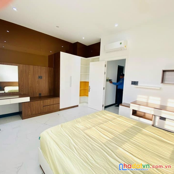 Cho thuê nhà #nguyễn_khang 56m2. mt rộng. ngõ ô tô. 5 phòng. làm vp cực đỉnh. rẻ như cho