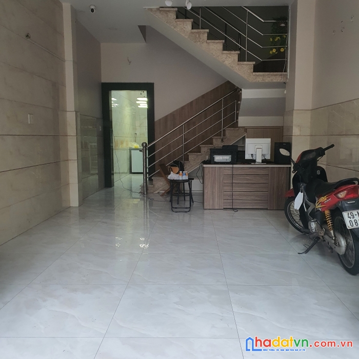 Cho thuê văn phòng tầng 1 có 1 pn, 1 phòng làm việc