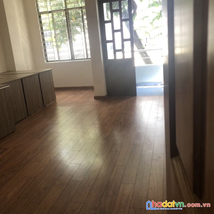 Cho thuê văn phòng tầng 1 có 1 pn, 1 phòng làm việc