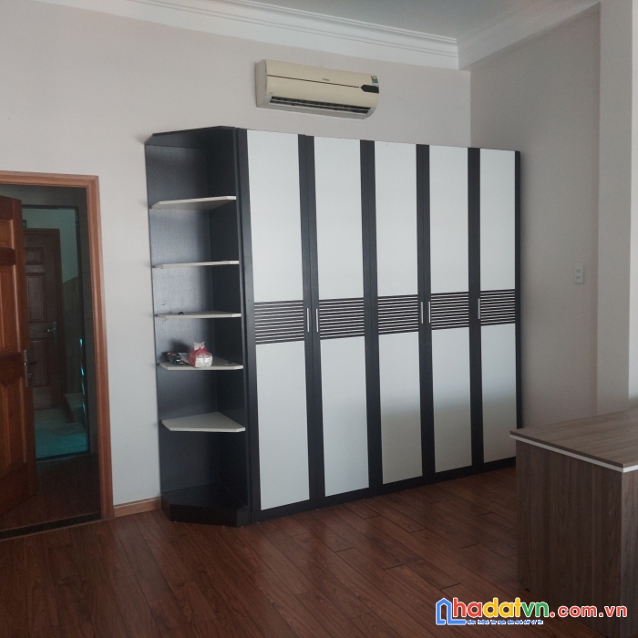 Cho thuê văn phòng tầng 1 có 1 pn, 1 phòng làm việc