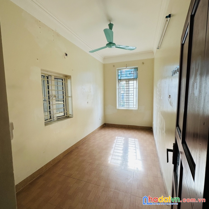 Cho thuê nhà 3 tầng mặt phố nam dư gần trường học và chợ