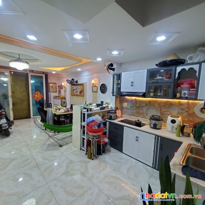 Nhà đẹp, khu vip, sát hxh thông phan đăng lưu, pn, 5 tầng, 3pn, tặng hết nt,49m2, nhỉnh 8 tỷ