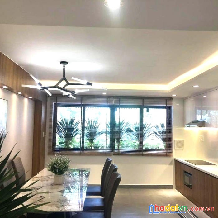 Cho thuê nhà phân lô trương công giai, cg cạnh cv cầu giấy. ngõ xe tải đánh võng. 60m2. mt rộng