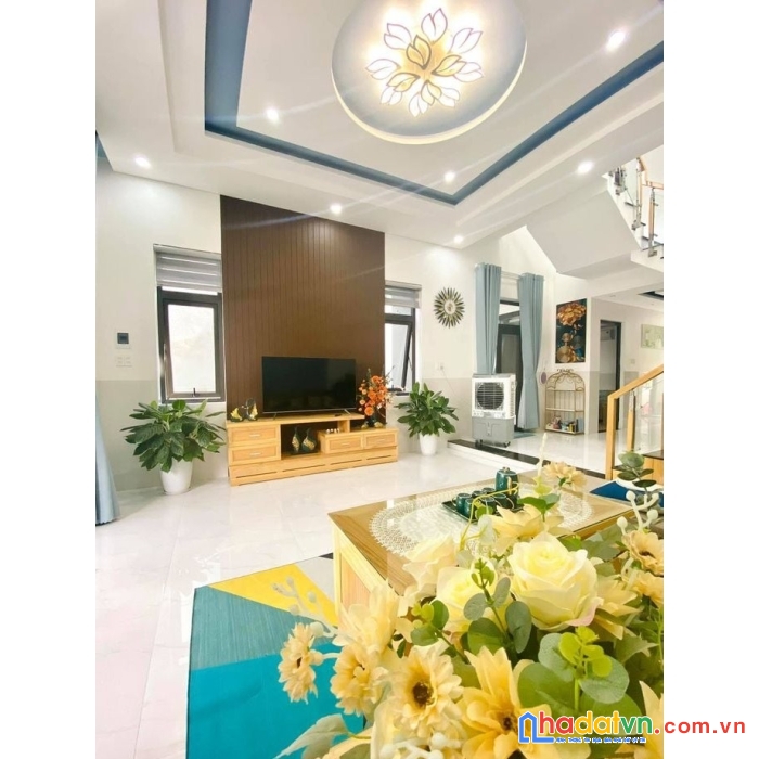Cho thuê nhà phân lô #xuân_thủy, cg. ô tô đỗ cửa. 56m. mặt tiền mênh mông. làm vp tuyệt đỉnh. cực