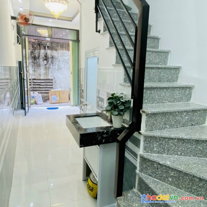 Nhà 2 tầng mới đường nguyễn chế nghĩa, p12 q8. giá 2,2 tỷ