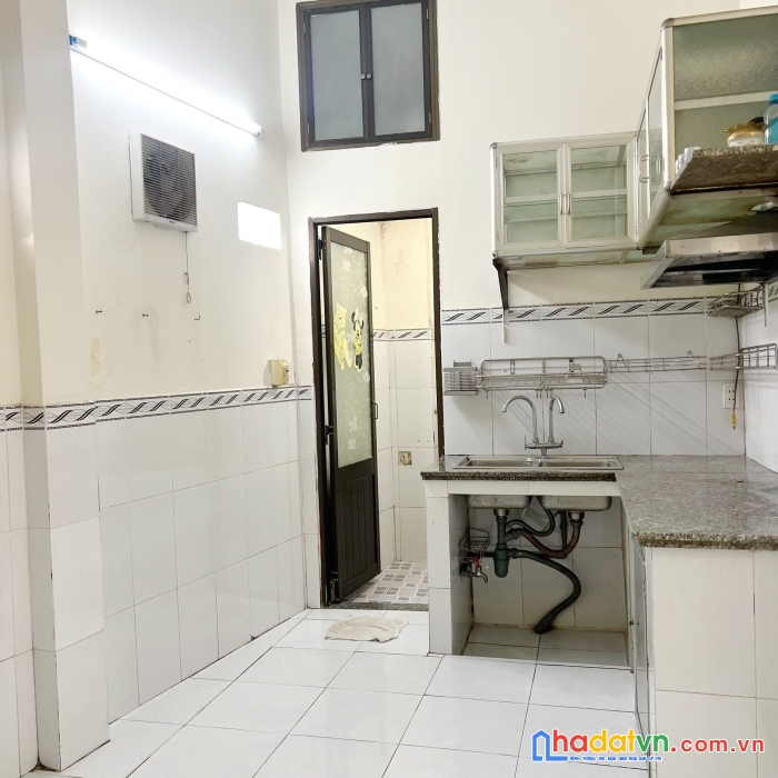 Cho thuê nhà 2 tầng hẻm 125 nguyễn thị tần p2q8 - giá : 9 triệu
