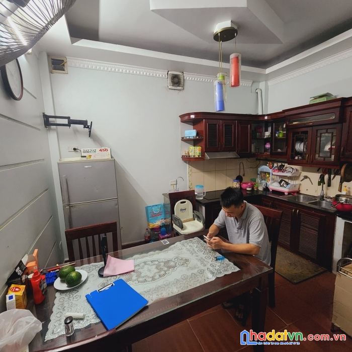 Bán nhà gần mặt phố dương quảng hàm cầu giấy 33m 5 tầng 3.8 tỷ