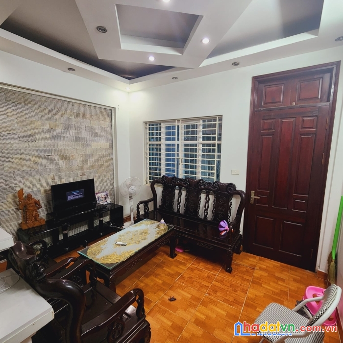 Bán nhà gần mặt phố dương quảng hàm cầu giấy 33m 5 tầng 3.8 tỷ