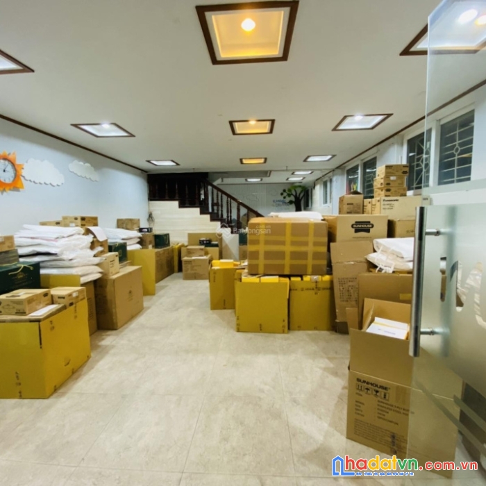 Cho thuê nhà 90m2 #hoàng_quốc_việt phân lô, ngõ xe tải tránh, có vỉa hè 5m. 18tr