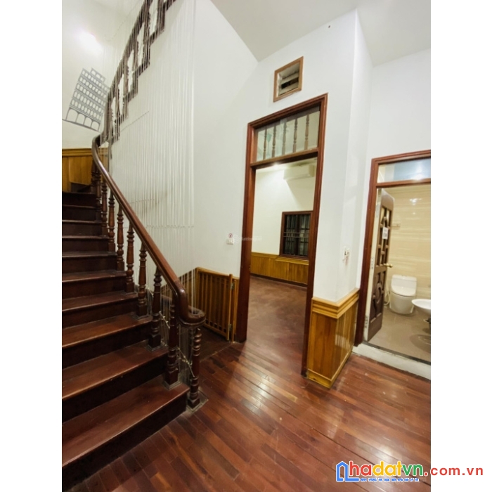 Cho thuê nhà 90m2 #hoàng_quốc_việt phân lô, ngõ xe tải tránh, có vỉa hè 5m. 18tr