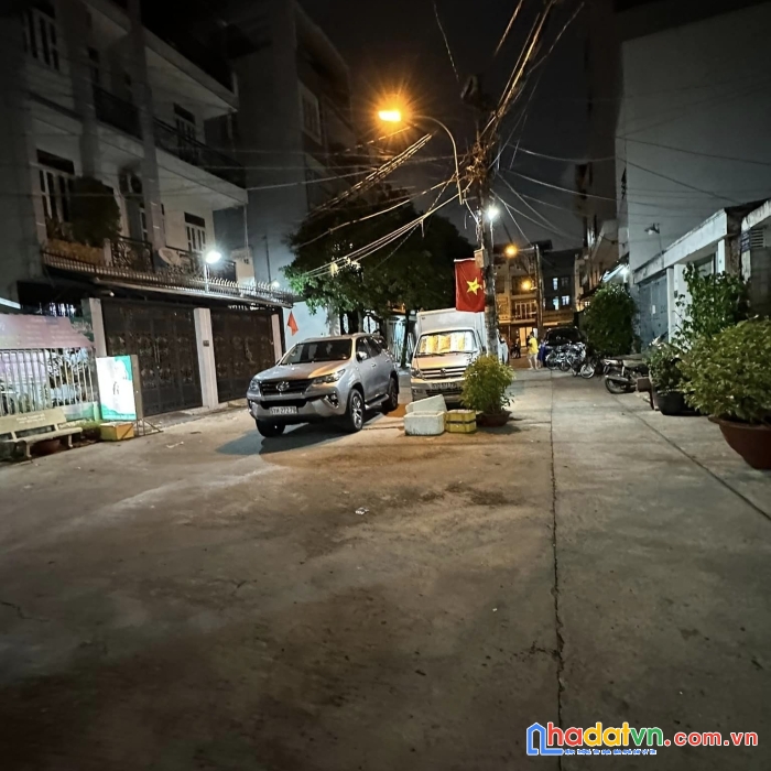 Bán nhà 3 tầng 50m2 - hẻm hxh ngủ trong nhà - tân hương,tân phú - nhỉnh 6 tỷ