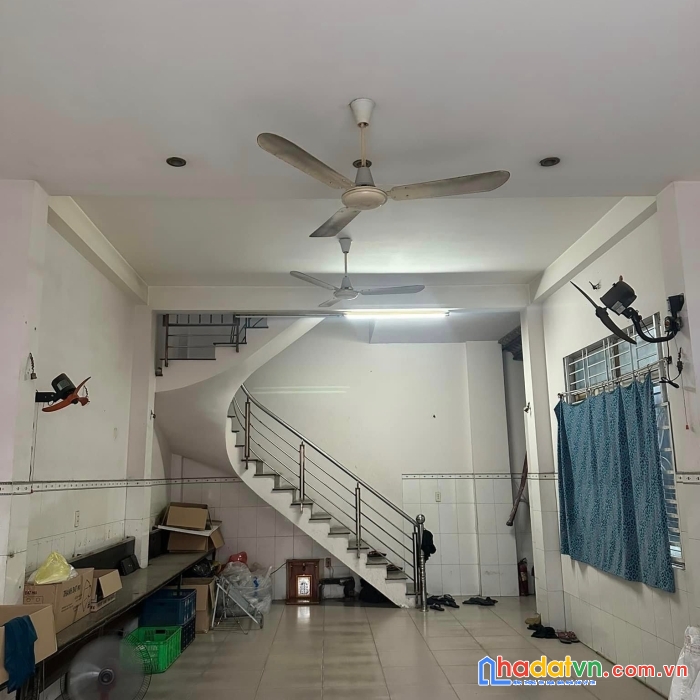 Chủ vả quá bán gấp nhà xh ngủ nhà, cmtt8, q3, vừa ở vừa kd, 5pn, ngang 5m, nhỉnh 9 tỷ