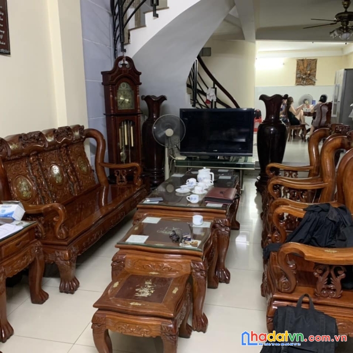 Mặt tiền kinh doanh, tân phú, 4 tầng. hơn 100m2, ngang 5m cần bán gấp.
