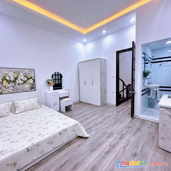 Bán nhà dòng tiền mới đẹp pháo đài láng đống đa 46m 5 tầng 5.8 tỷ