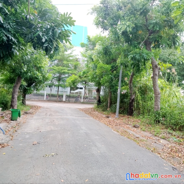 Bán lô đất đường 3b - 12m kdc geenlife 13c - giá : 4.5 tỷ (tl)