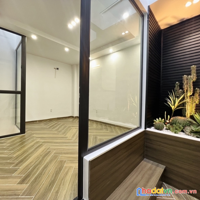 3.bán nhà độc lập 4 tầng mới đẹp ngay ngã 4 cơ điện