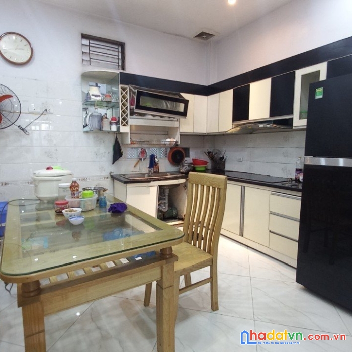 Cho thuê nhà #chùa_láng, 50m2. 4 ngủ. full đồ. 15 tr/tháng 0345781138